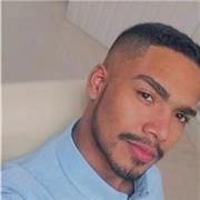 Estudiante con capacidad de explicar temas de química para estudiantes de bachillerato u otro nivel académico